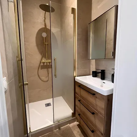 شقة Moderne 3 Chambres, 2 Douches, Proche Gare, Wifi *